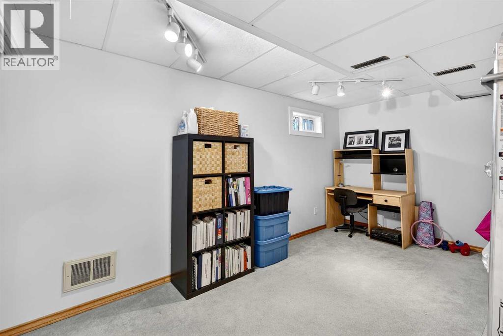 Single Family House 4 Level for Sale in  Glenbrook Villas SW Glenbrook Calgary 