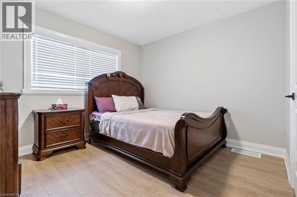 24 TAMARACK Way - 25