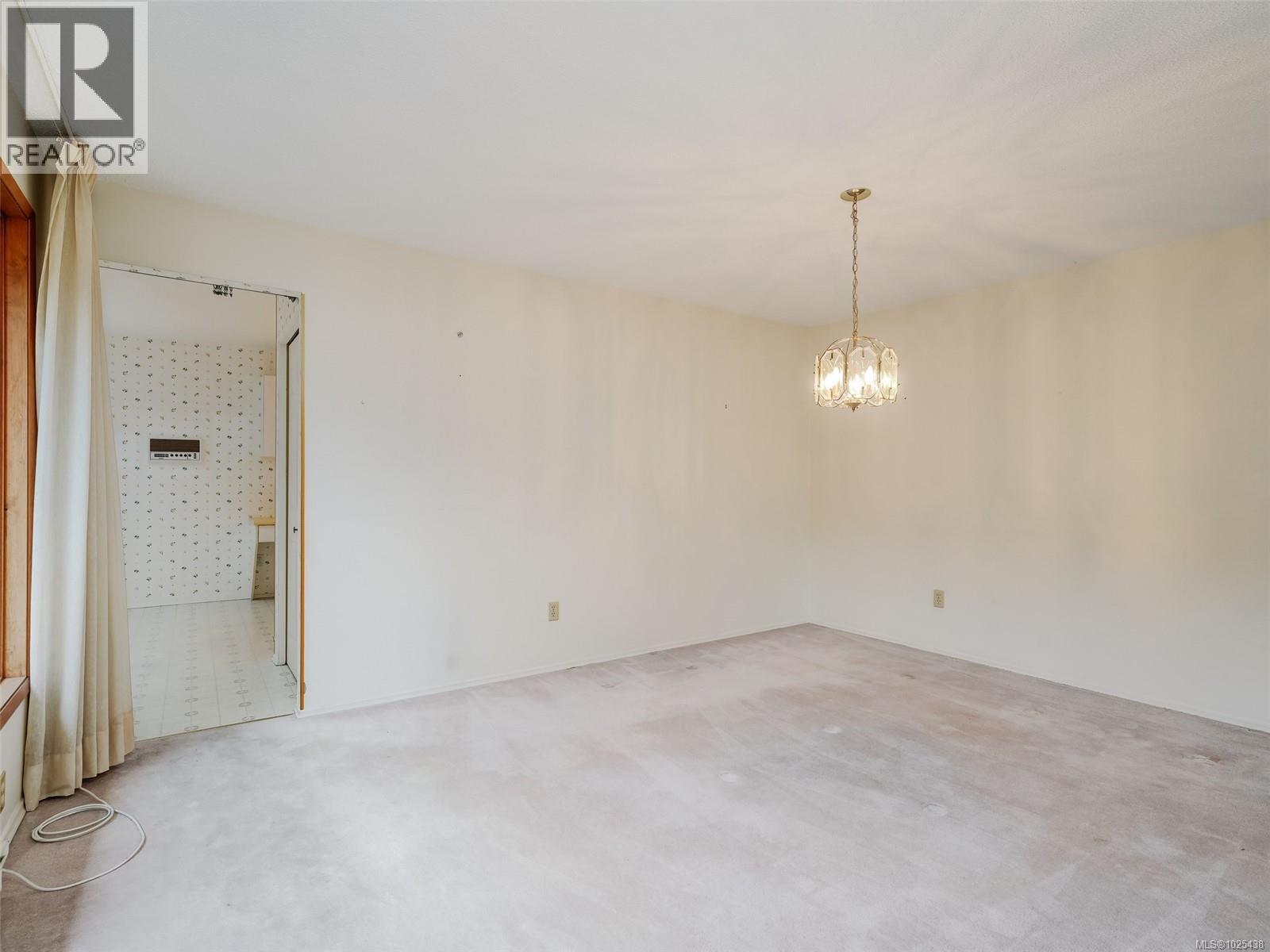 159 2345 Cedar Hill Cross Road, Oak Bay