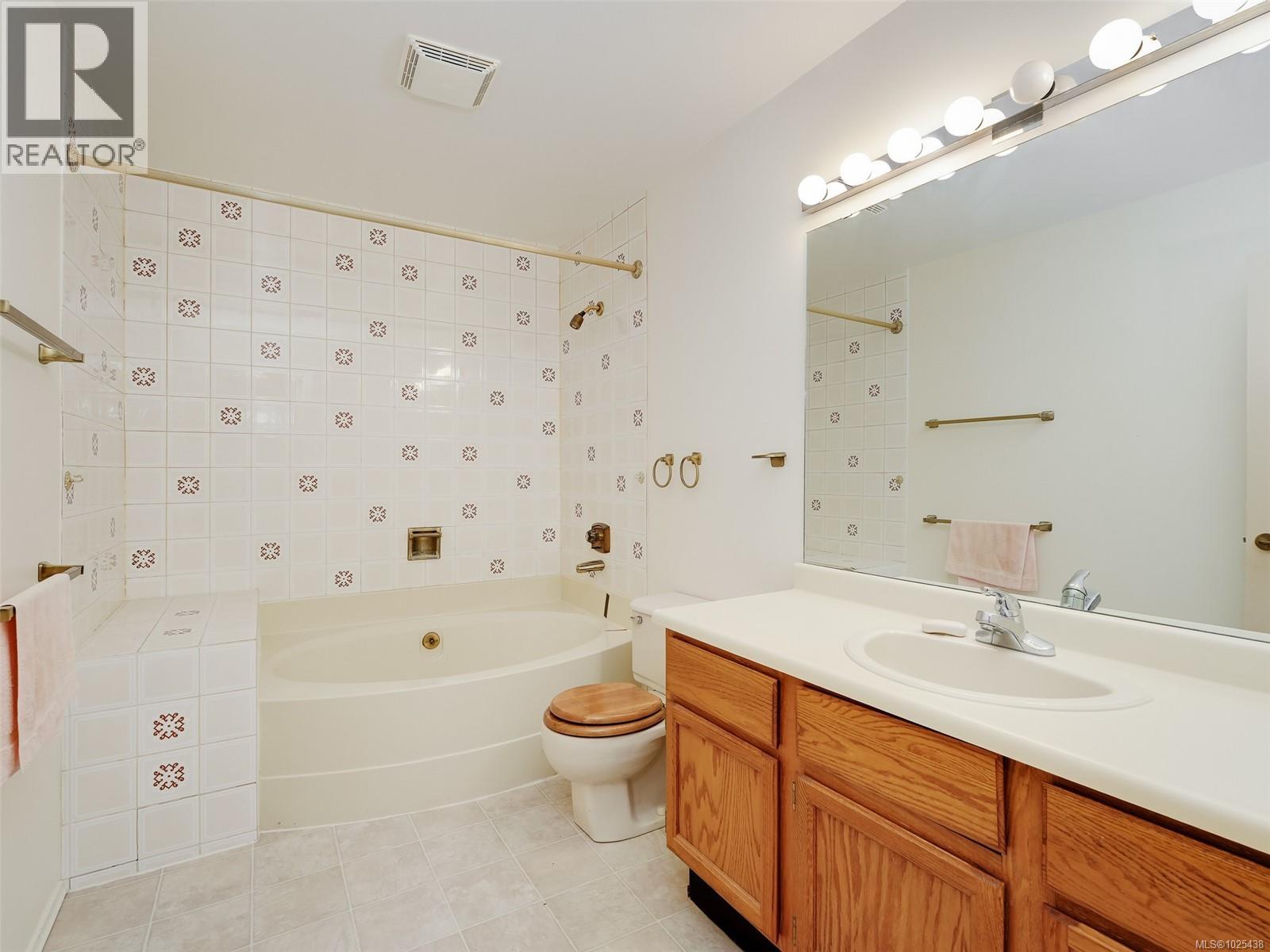 159 2345 Cedar Hill Cross Road, Oak Bay