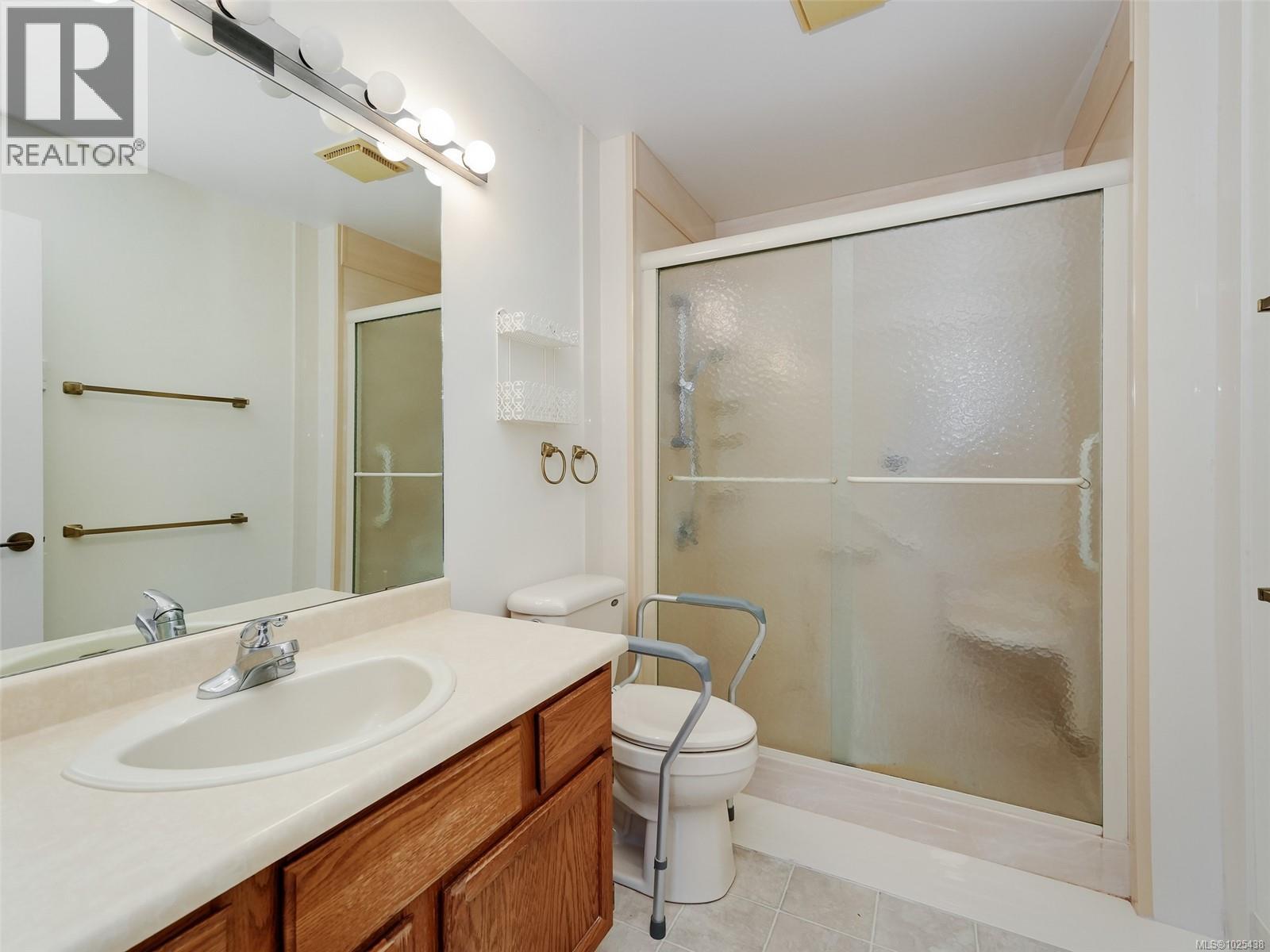 159 2345 Cedar Hill Cross Road, Oak Bay