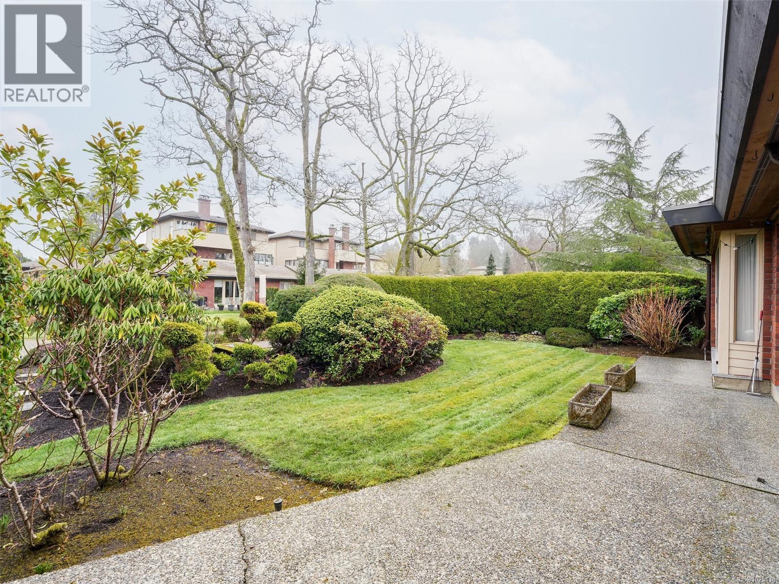 159 2345 Cedar Hill Cross Road, Oak Bay