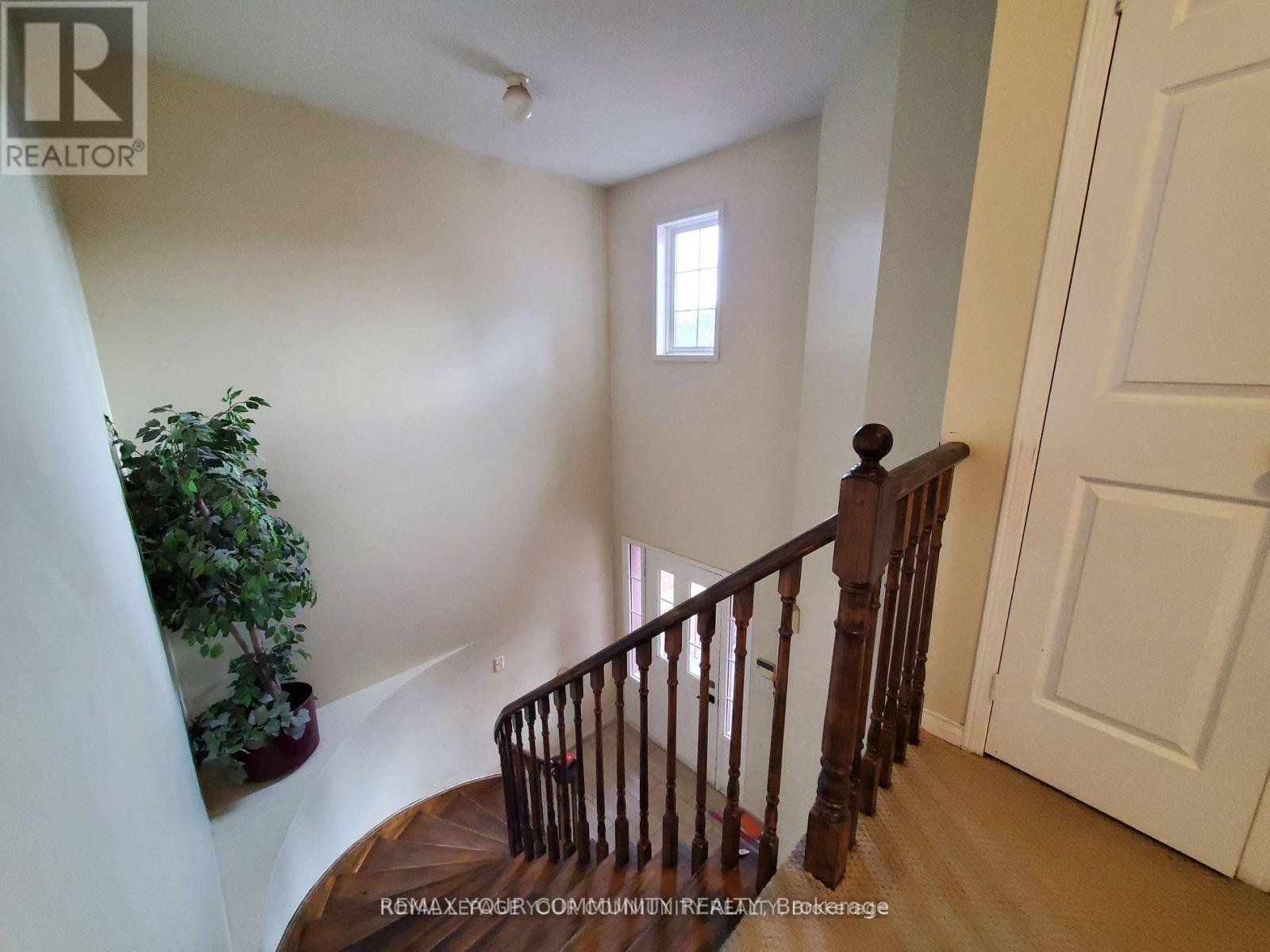 156 LOON AVENUE - 13
