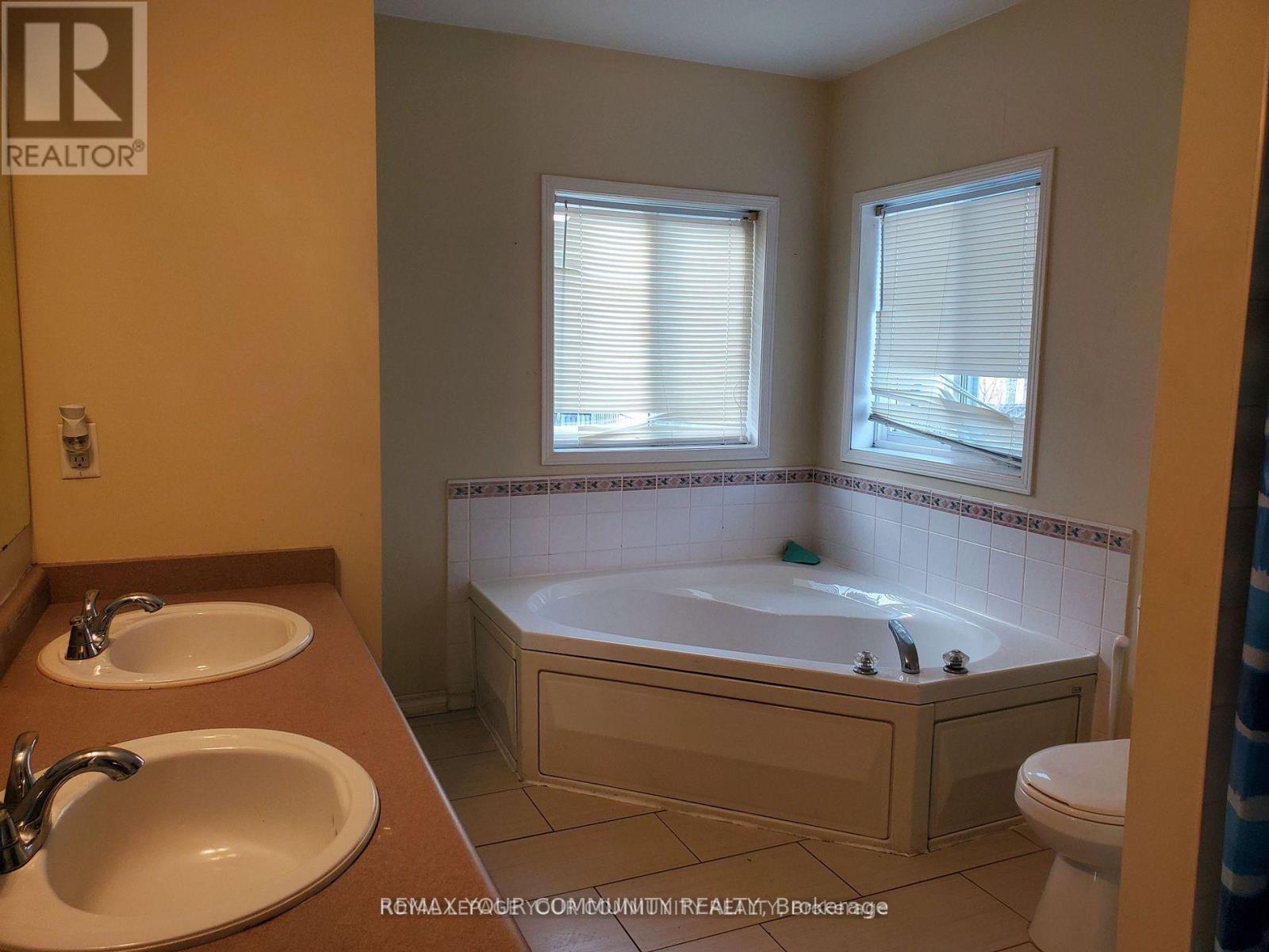 156 LOON AVENUE - 20