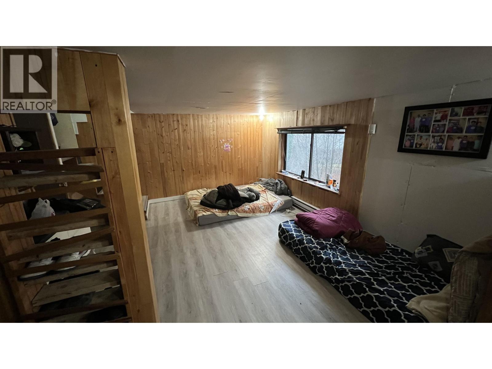 133-135 E 4TH AVENUE