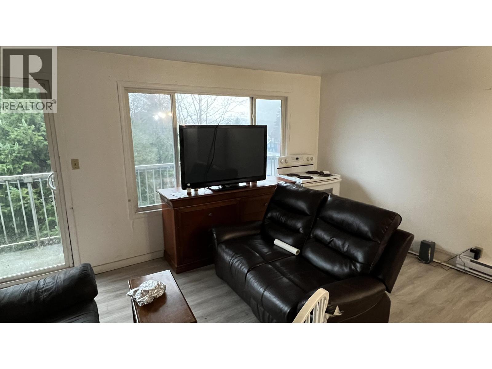 133-135 E 4TH AVENUE - 3