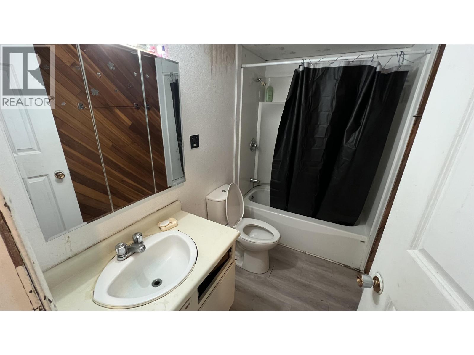 133-135 E 4TH AVENUE - 9