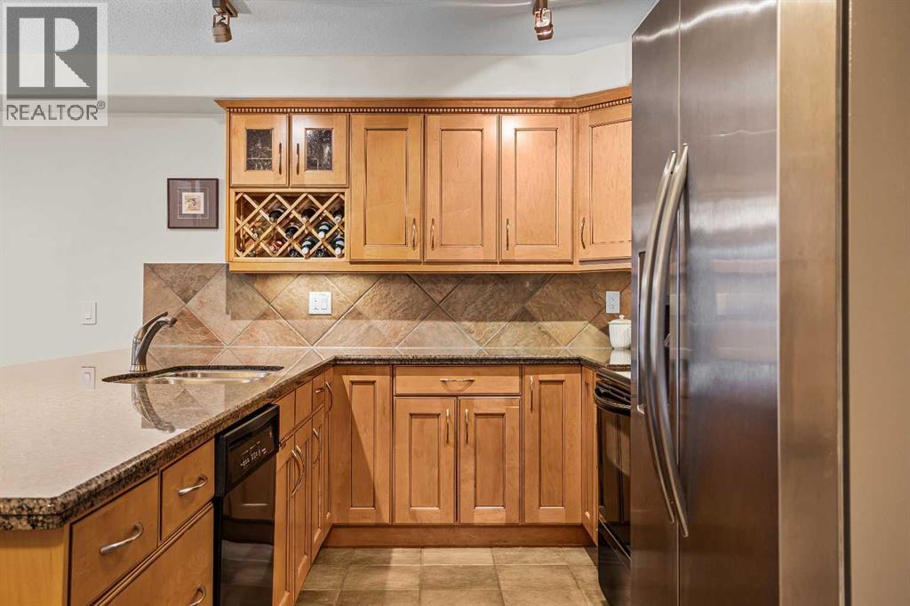 112, 150 Crosbow Place - Photo 3 of 38, Canmore, Alberta