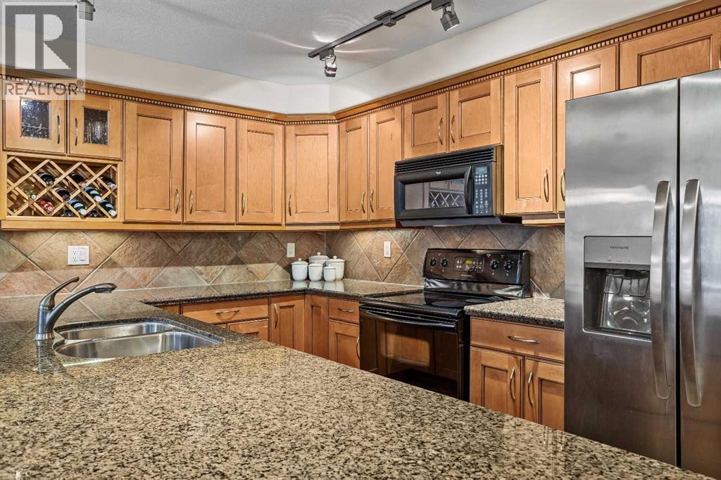 112, 150 Crosbow Place - Photo 4 of 38, Canmore, Alberta