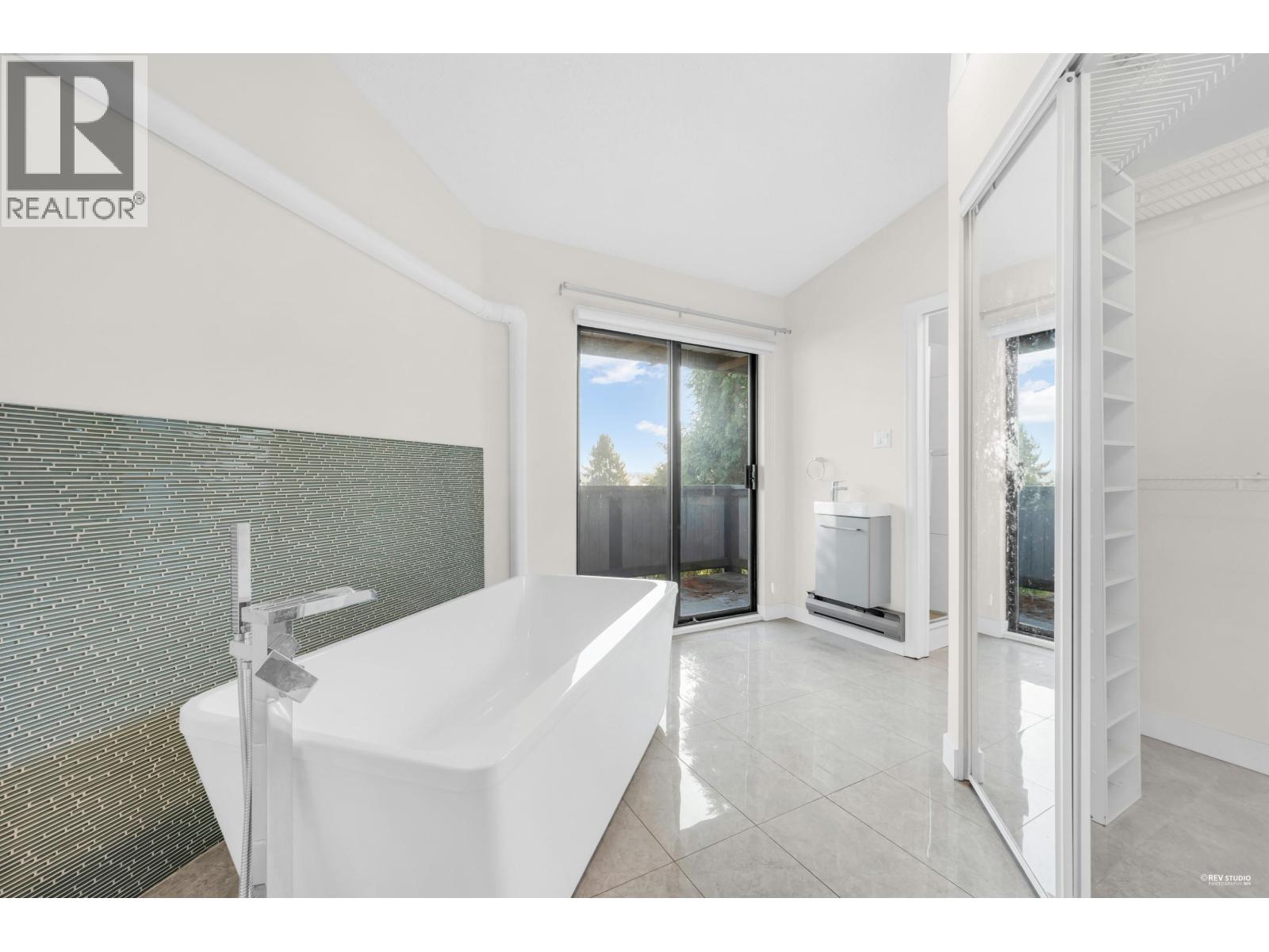 1620 NANAIMO STREET, New Westminster