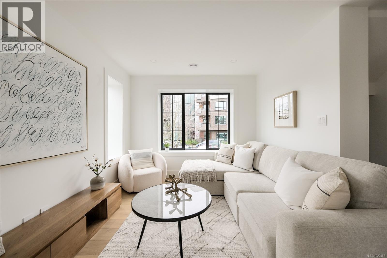 1 2268 Bowker Ave, Oak Bay