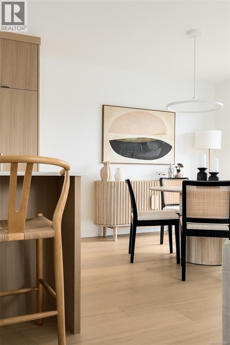 1 2268 Bowker Ave, Oak Bay