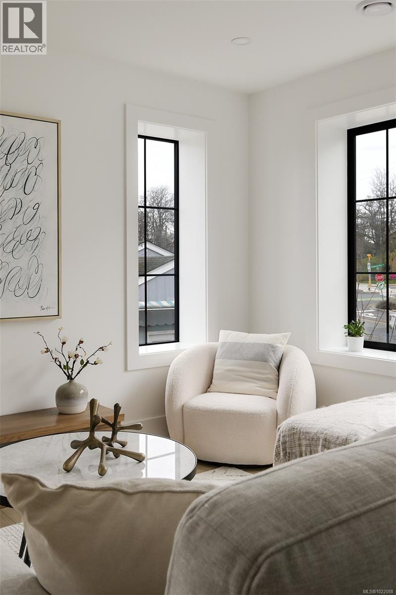 1 2268 Bowker Ave, Oak Bay