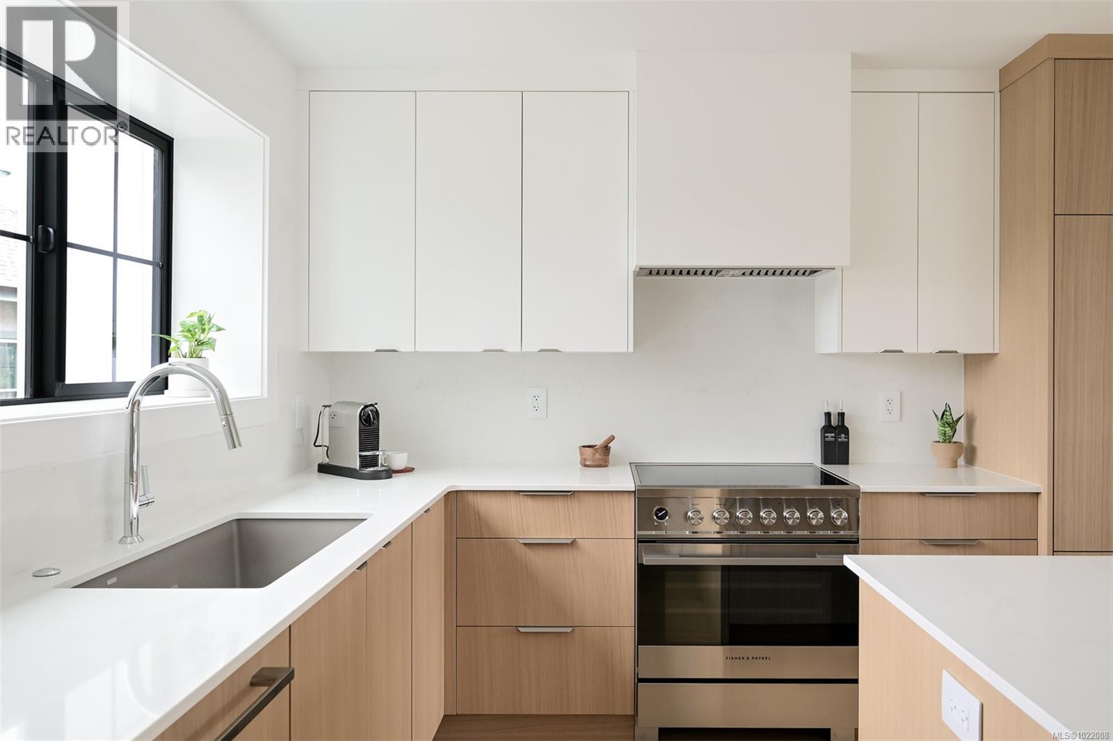 1 2268 Bowker Ave, Oak Bay