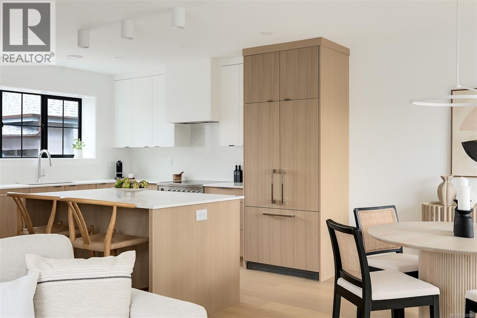 1 2268 Bowker Ave, Oak Bay