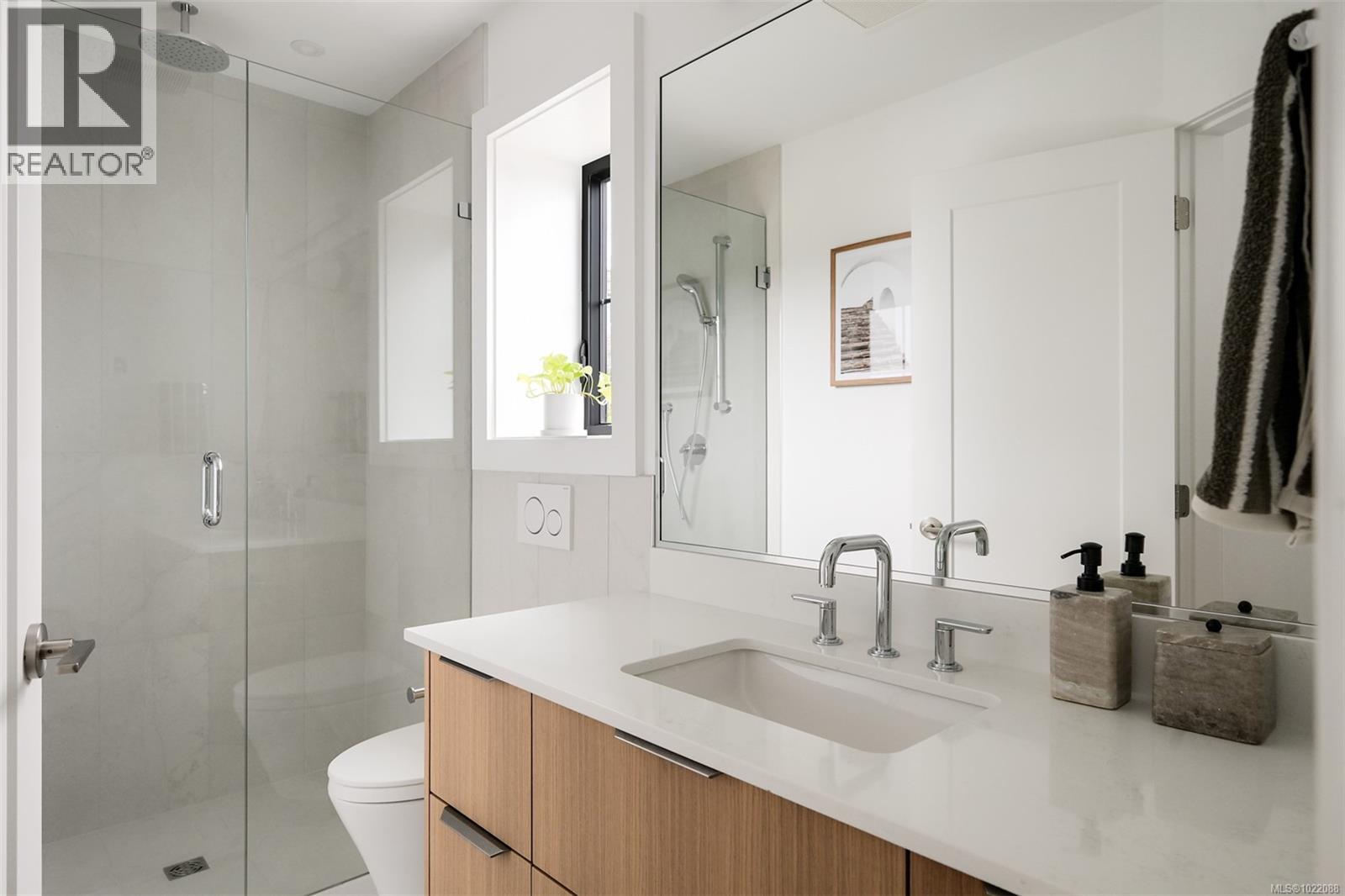 1 2268 Bowker Ave, Oak Bay