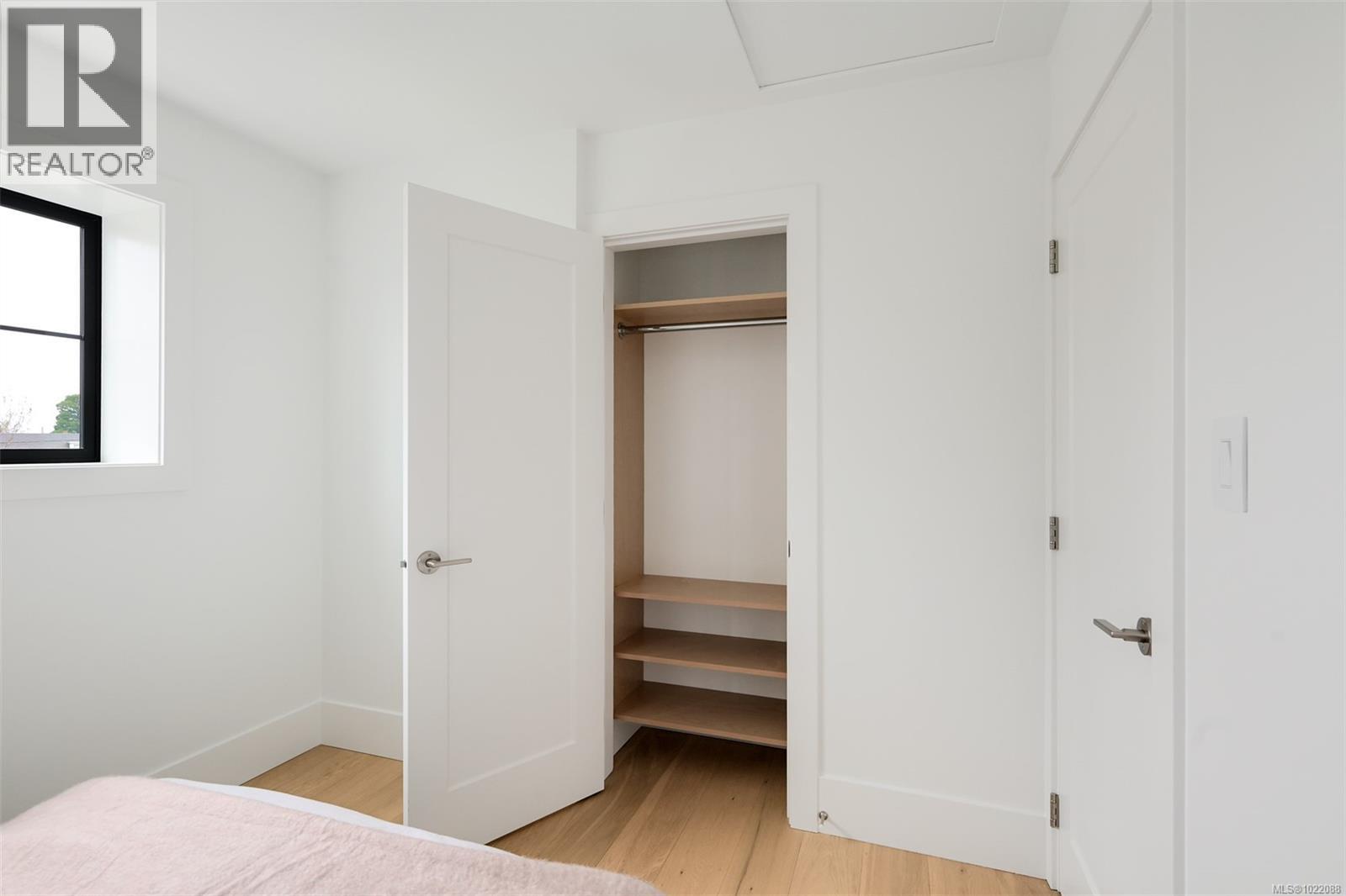 1 2268 Bowker Ave, Oak Bay