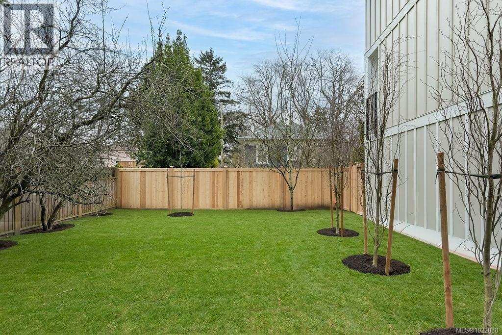 1 2268 Bowker Ave, Oak Bay