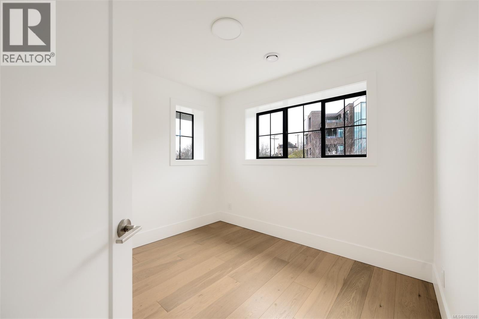 1 2268 Bowker Ave, Oak Bay