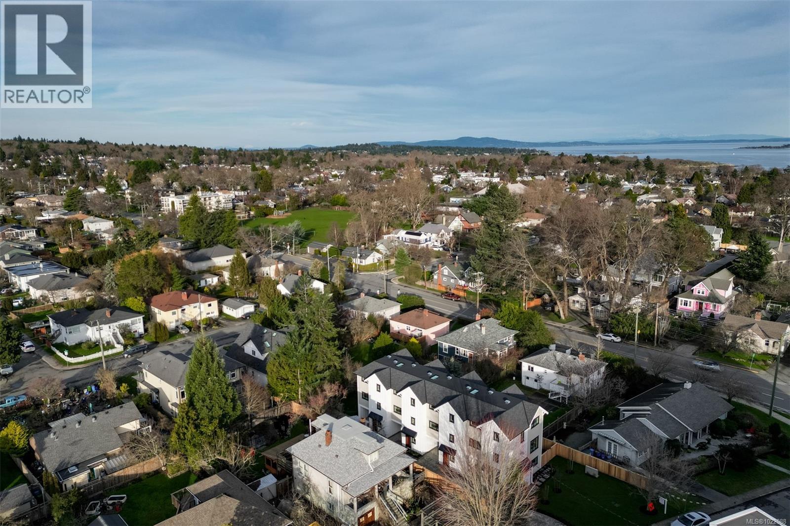 1 2268 Bowker Ave, Oak Bay