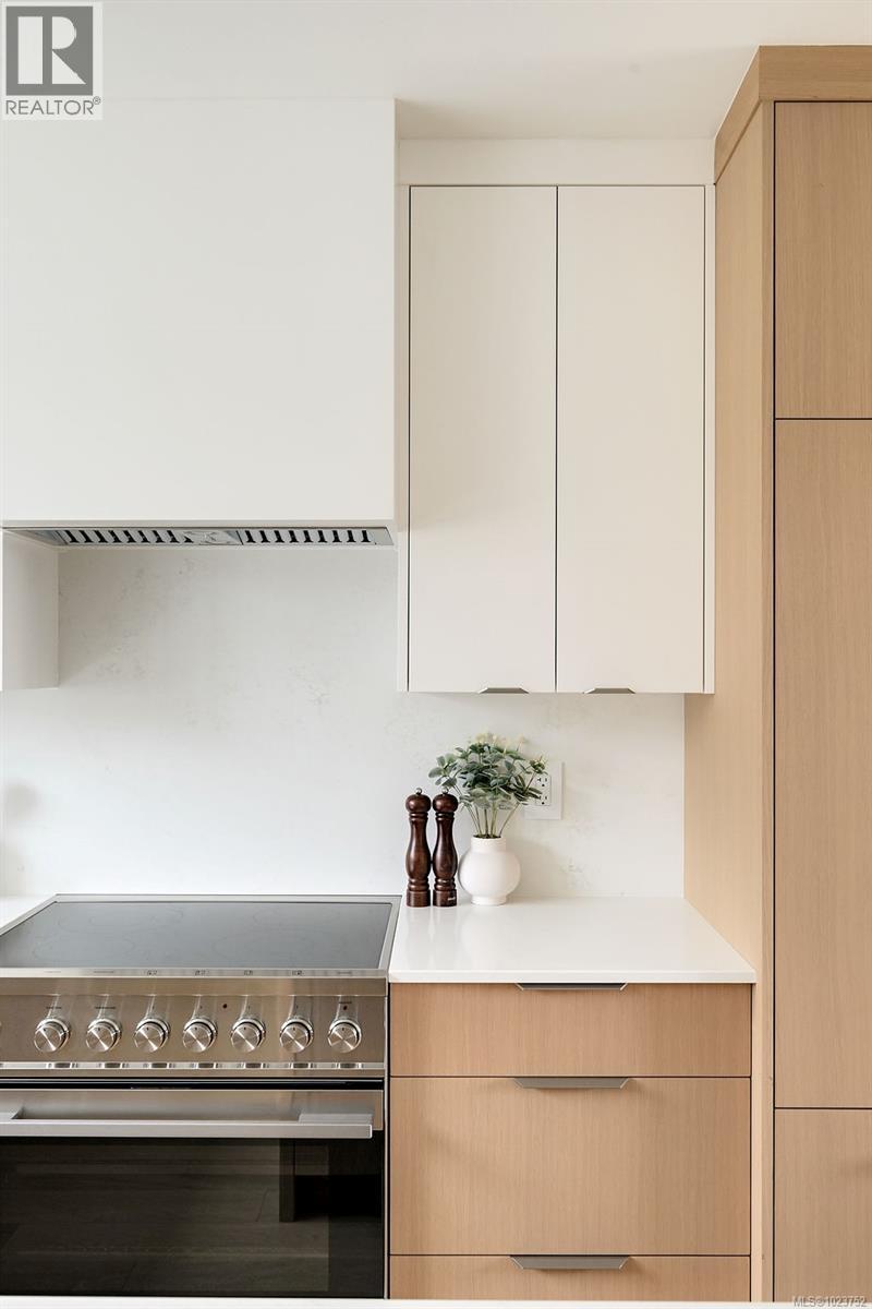 3 2268 Bowker Ave, Oak Bay