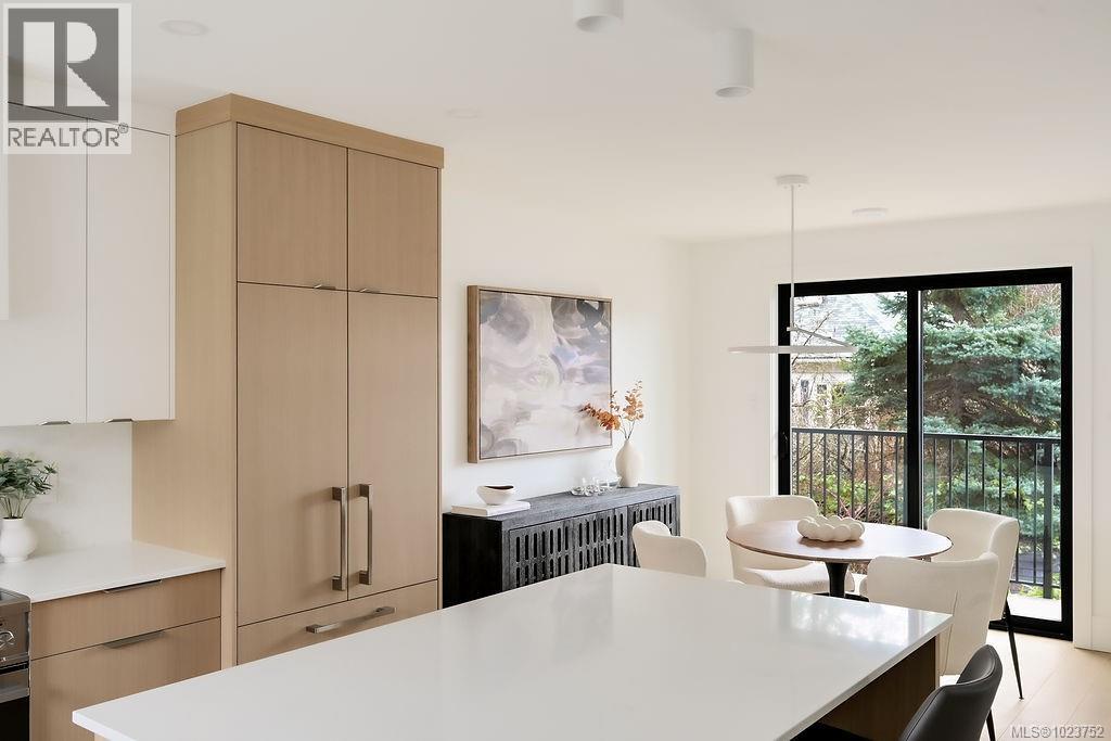 3 2268 Bowker Ave, Oak Bay