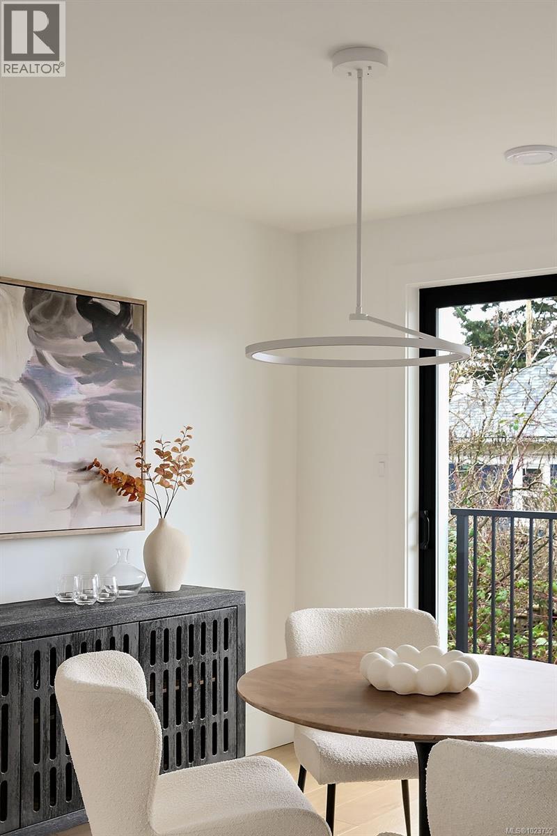 3 2268 Bowker Ave, Oak Bay