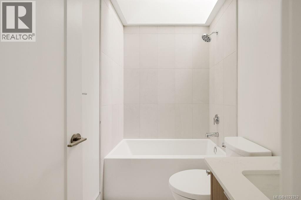 3 2268 Bowker Ave, Oak Bay