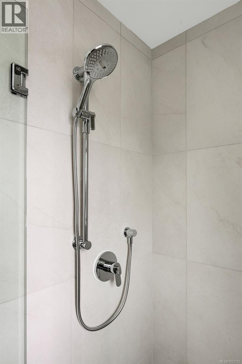 3 2268 Bowker Ave, Oak Bay