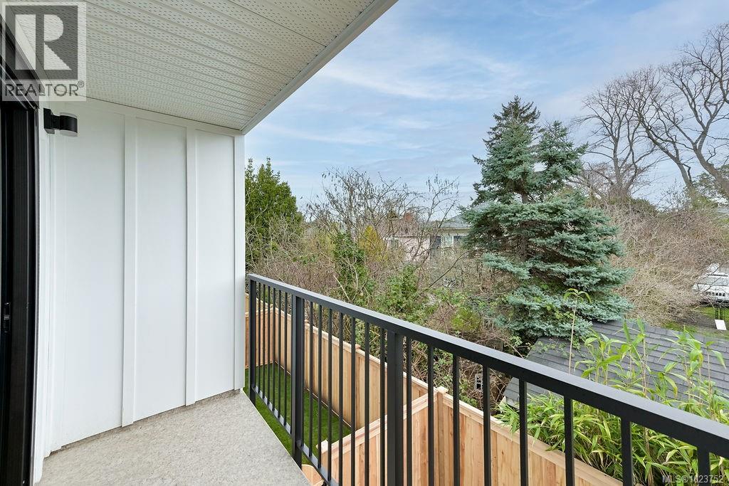 3 2268 Bowker Ave, Oak Bay