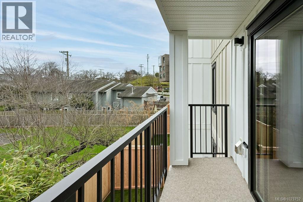 3 2268 Bowker Ave, Oak Bay