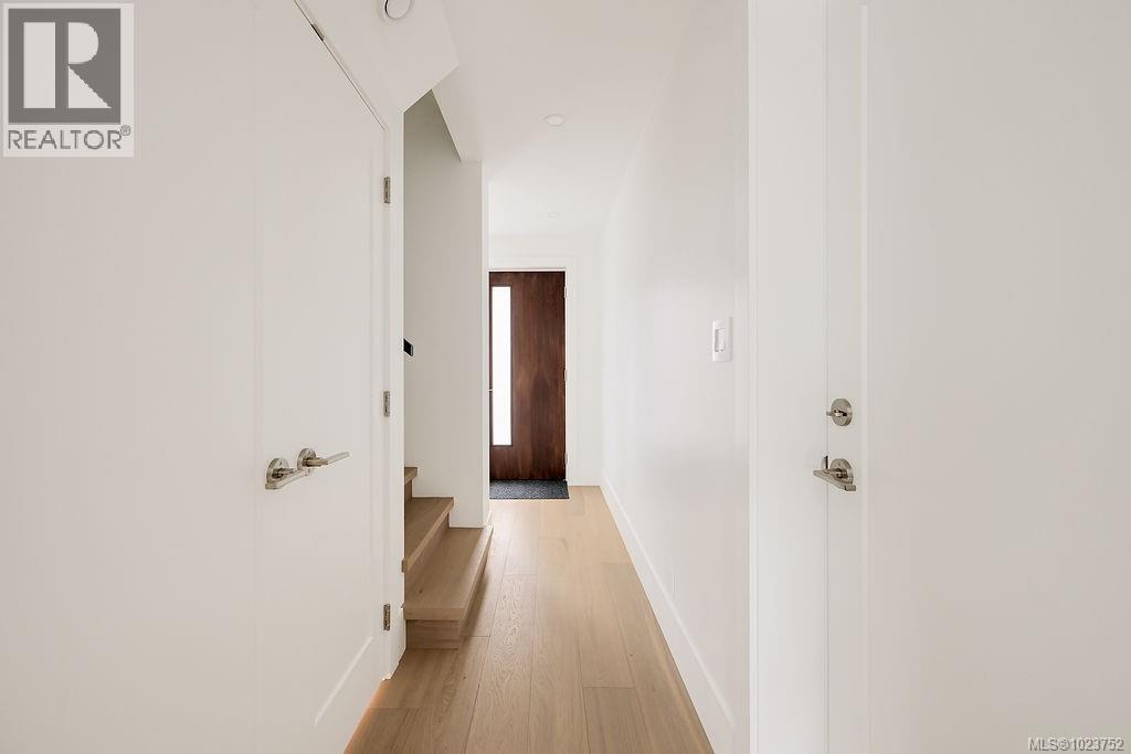 3 2268 Bowker Ave, Oak Bay