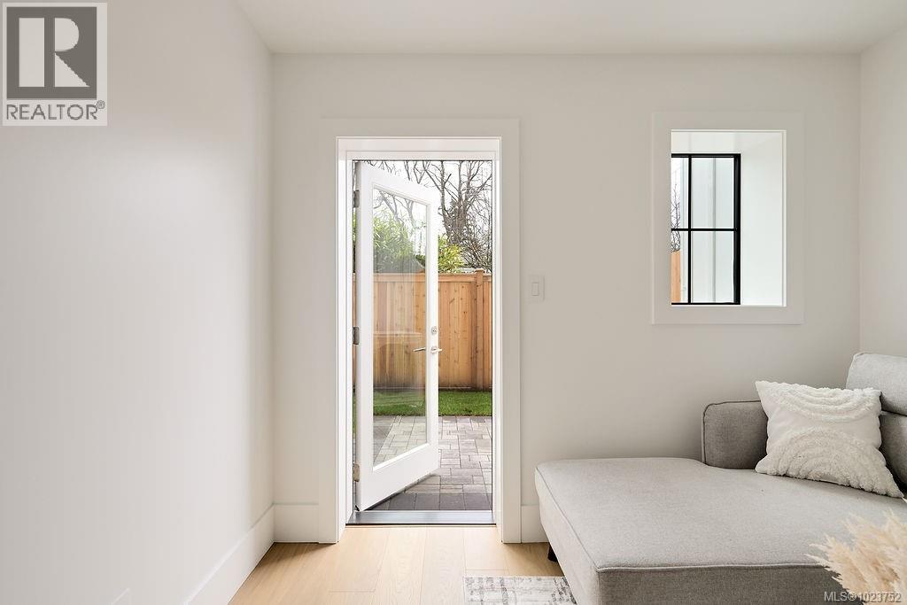 3 2268 Bowker Ave, Oak Bay