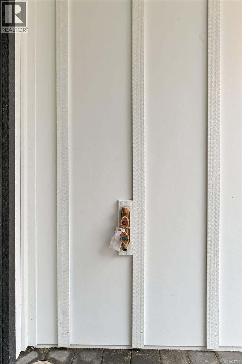 3 2268 Bowker Ave, Oak Bay