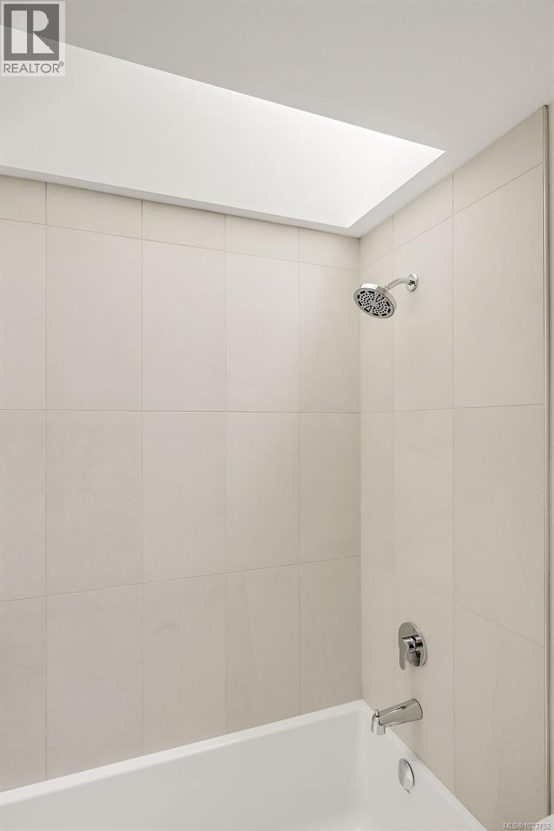 3 2268 Bowker Ave, Oak Bay