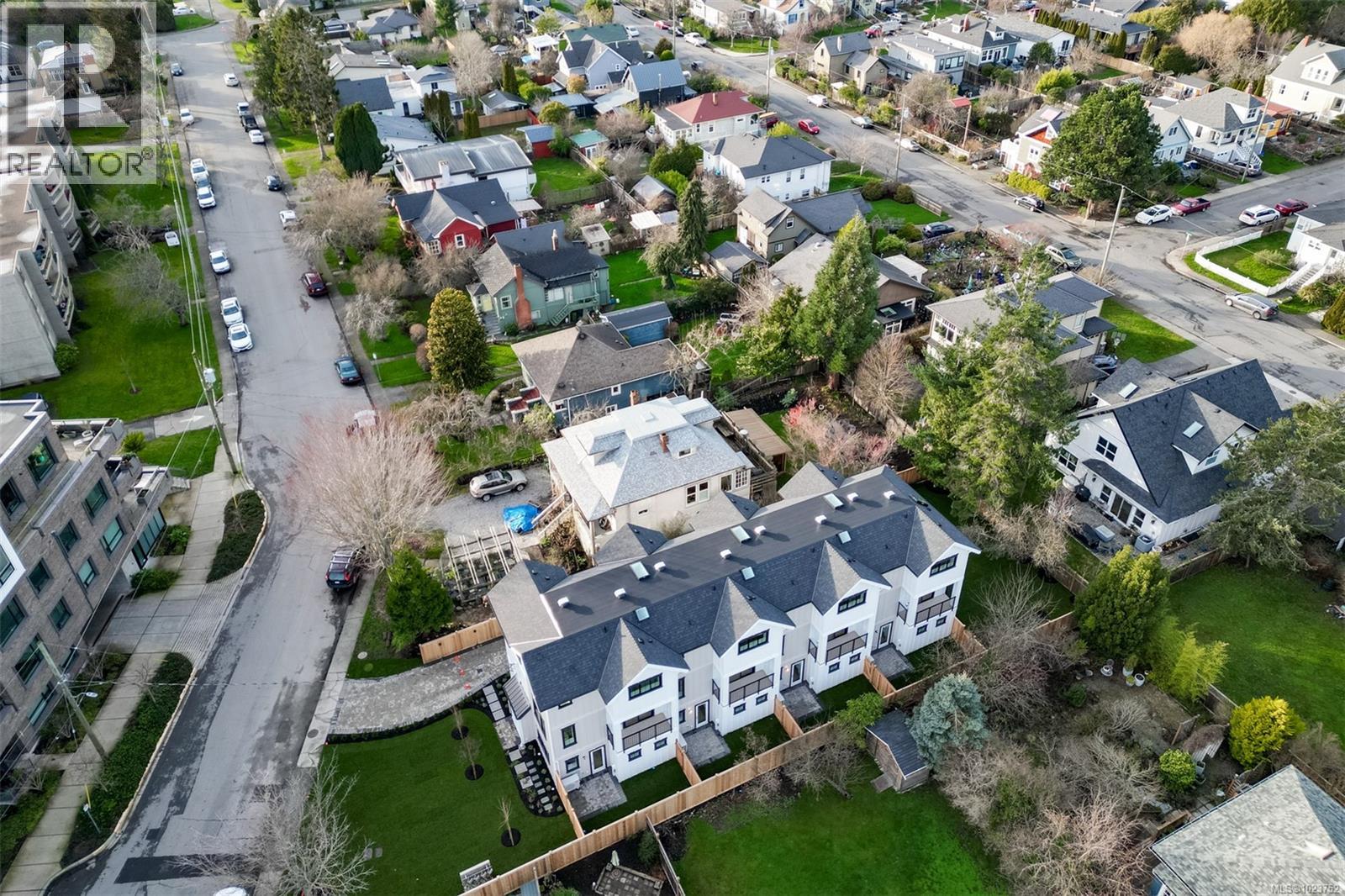 3 2268 Bowker Ave, Oak Bay