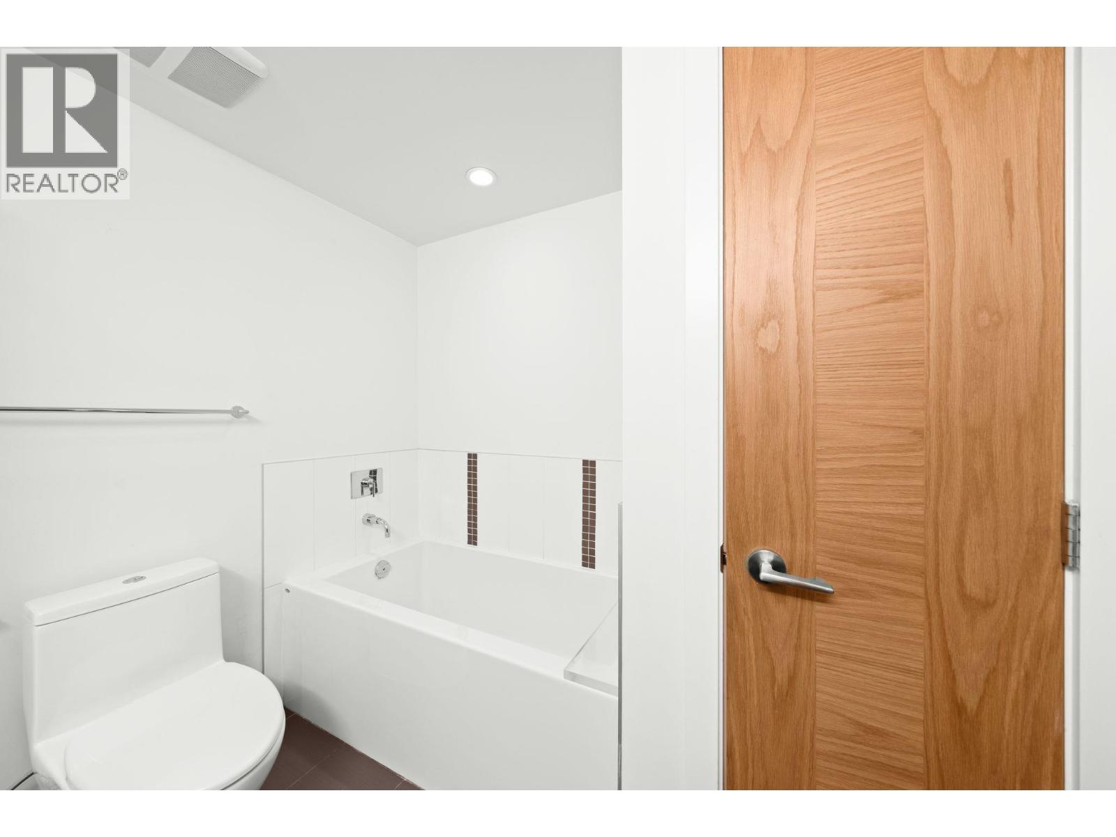 28 230 SALTER STREET, New Westminster