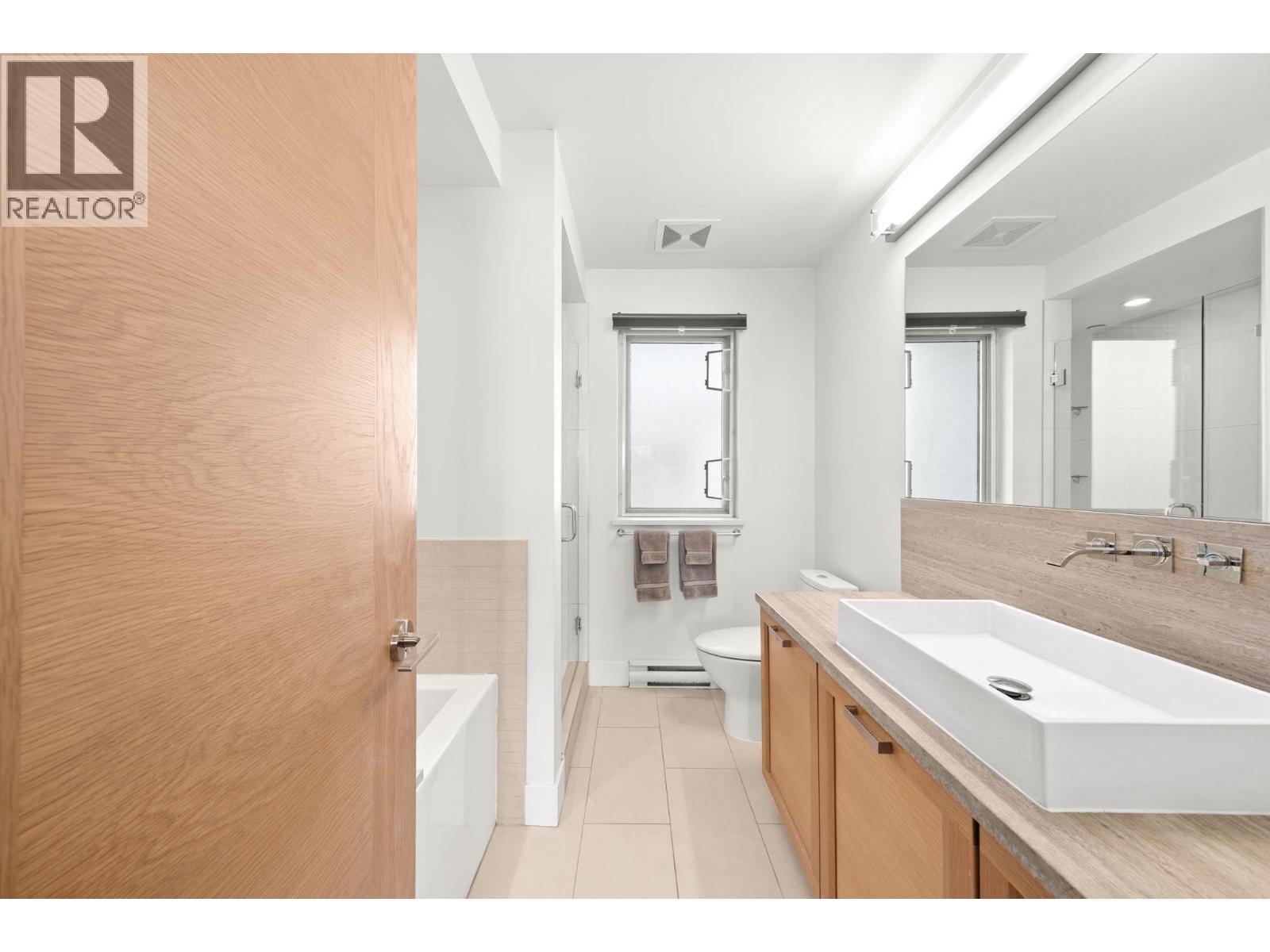 28 230 SALTER STREET, New Westminster