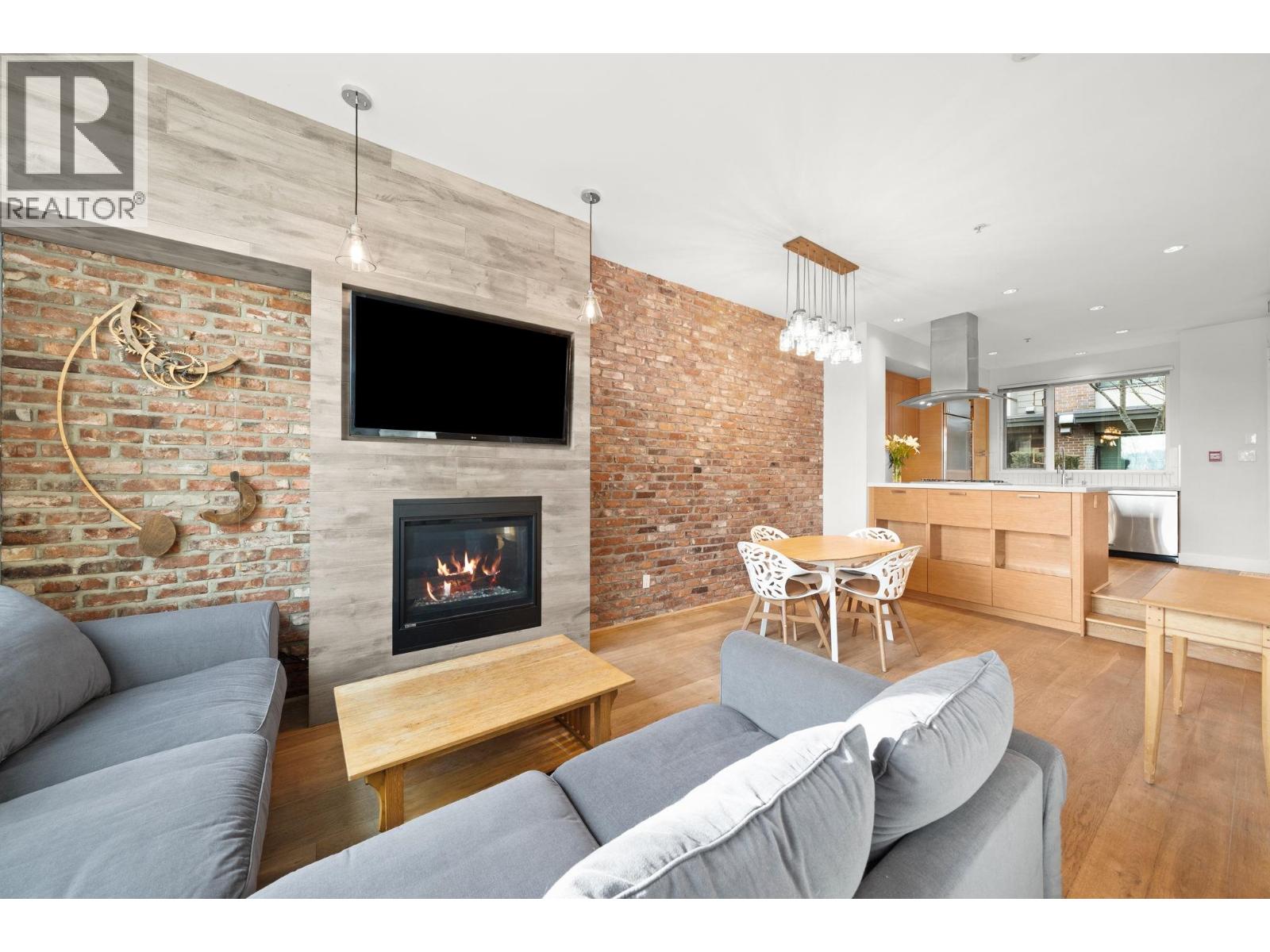 28 230 SALTER STREET, New Westminster