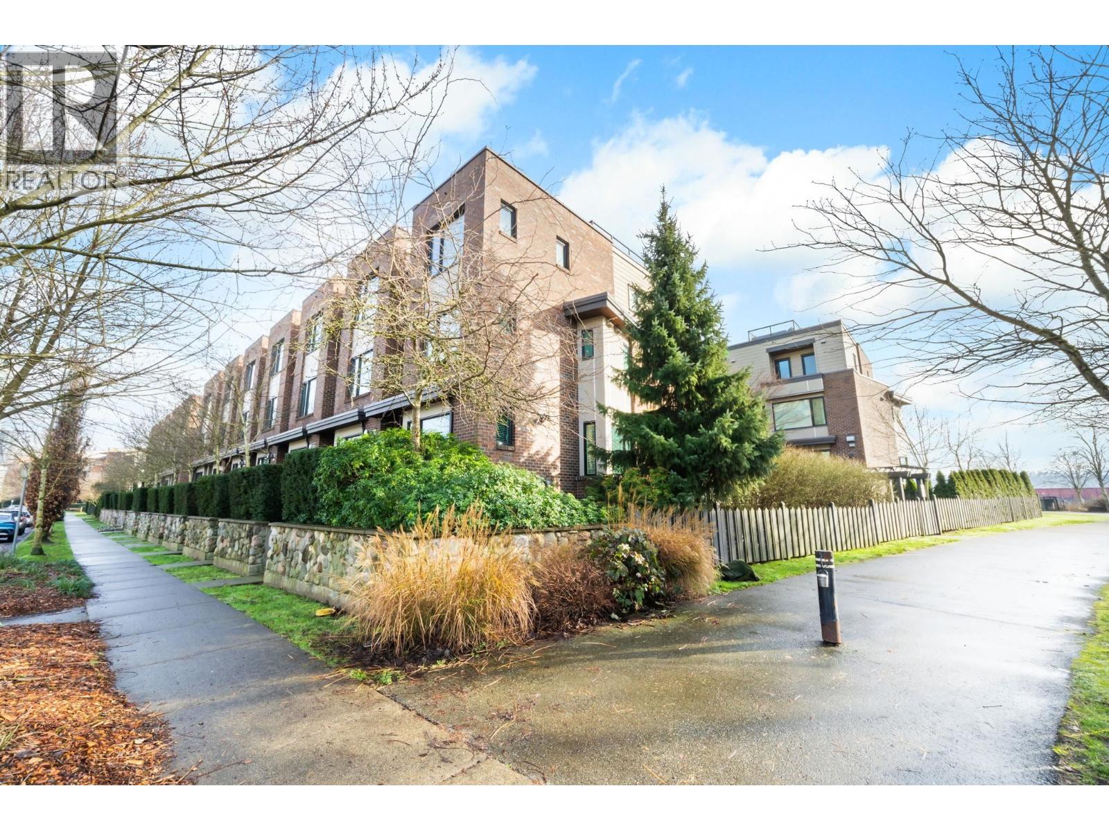 28 230 SALTER STREET, New Westminster