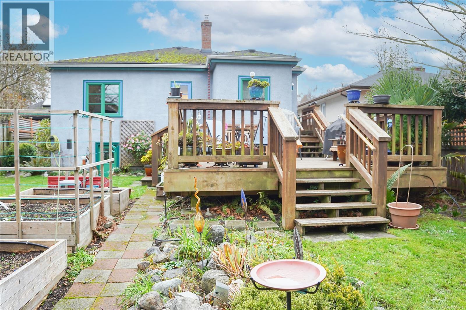  1166 Burdett Avenue, Victoria