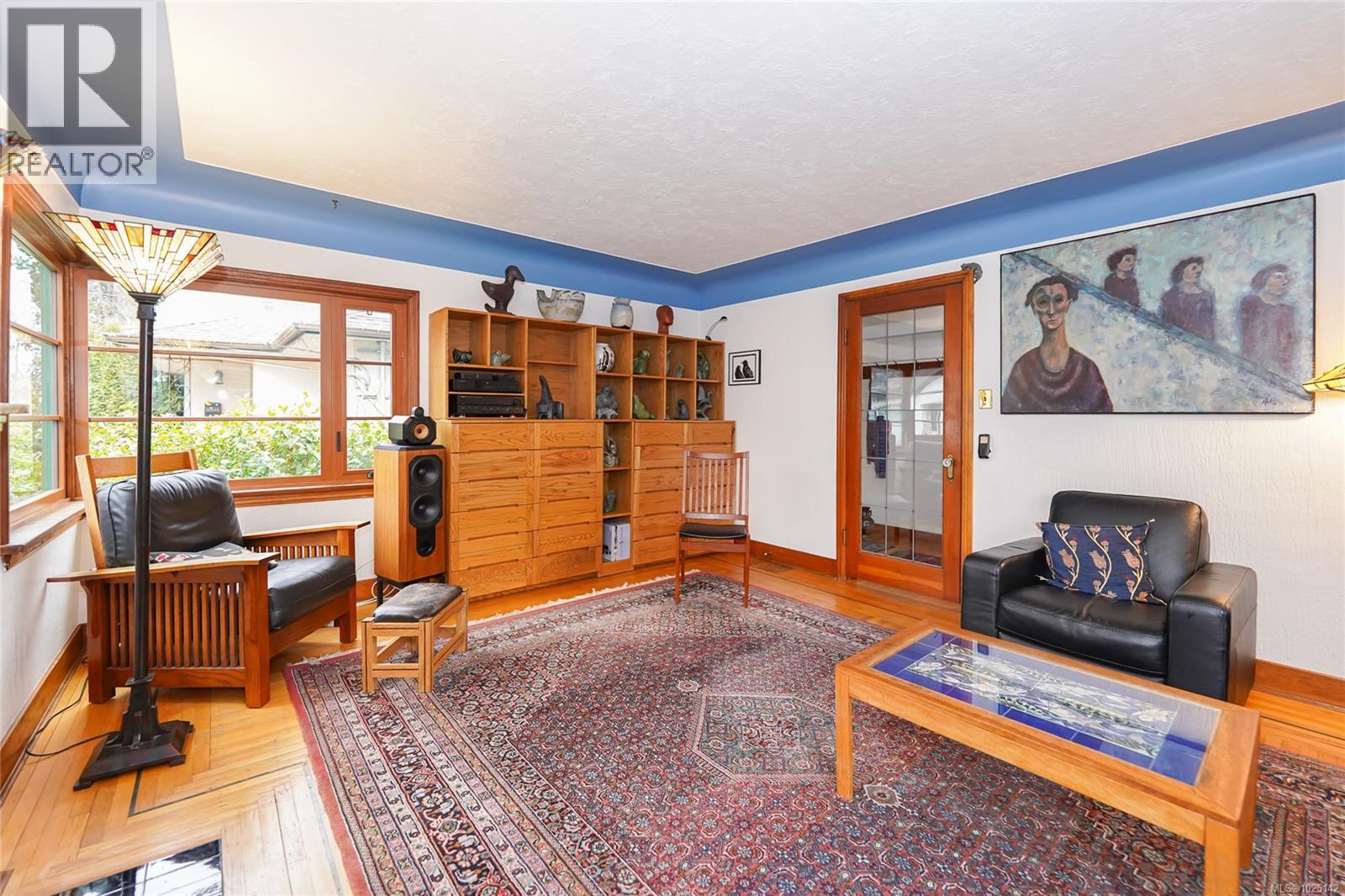  1166 Burdett Avenue, Victoria