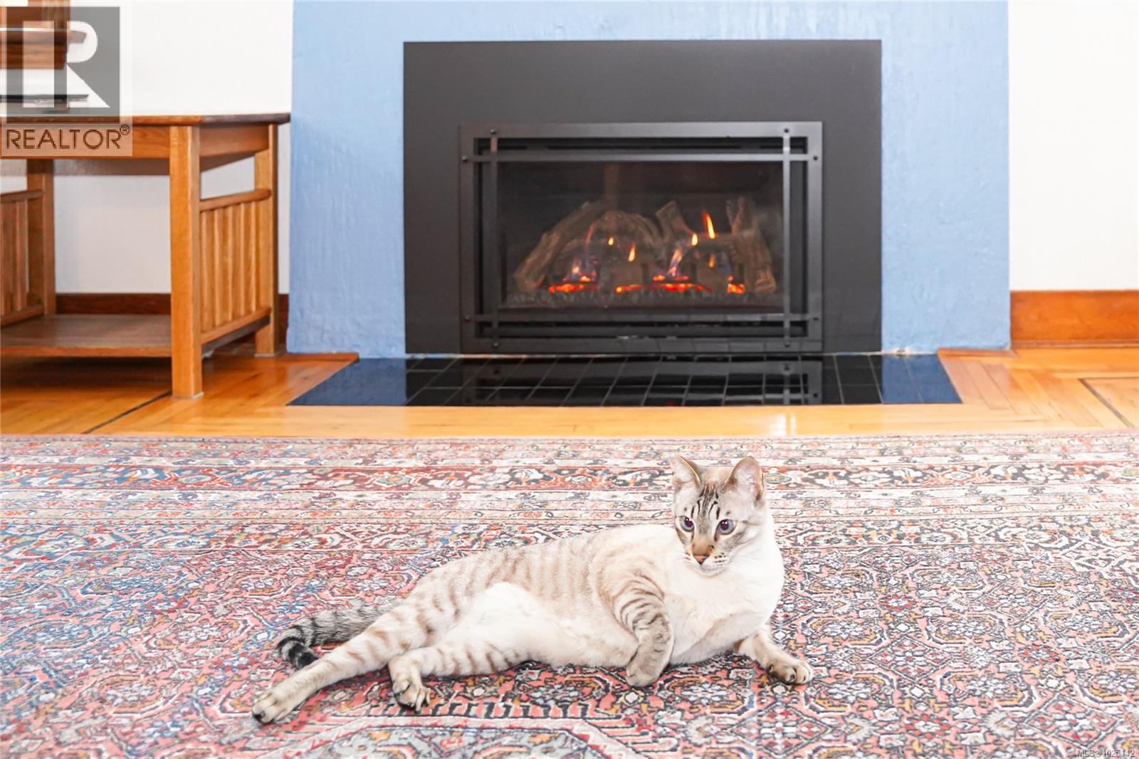  1166 Burdett Avenue, Victoria