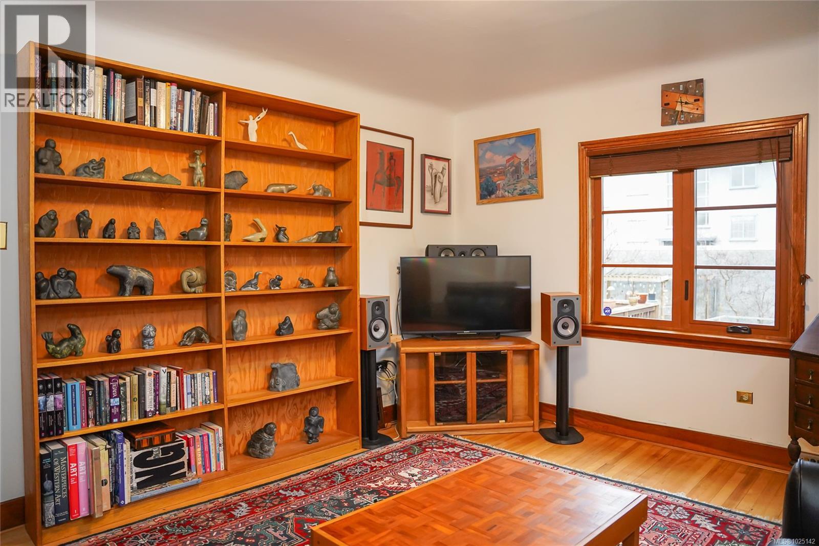  1166 Burdett Avenue, Victoria