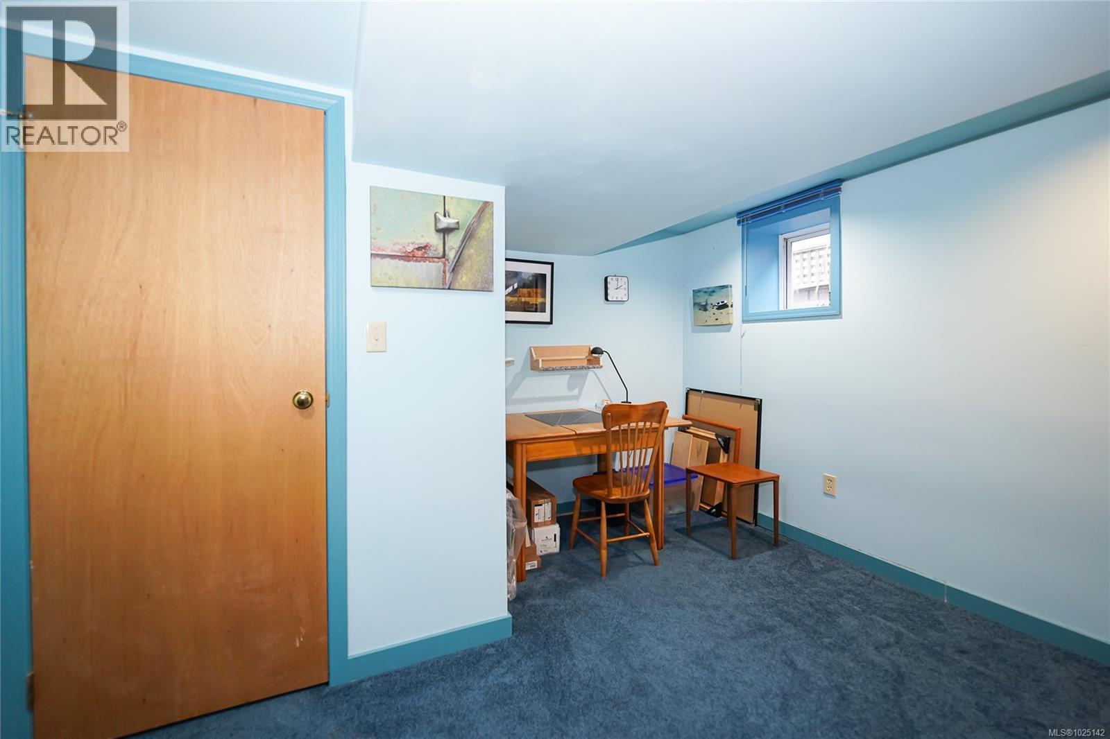  1166 Burdett Avenue, Victoria