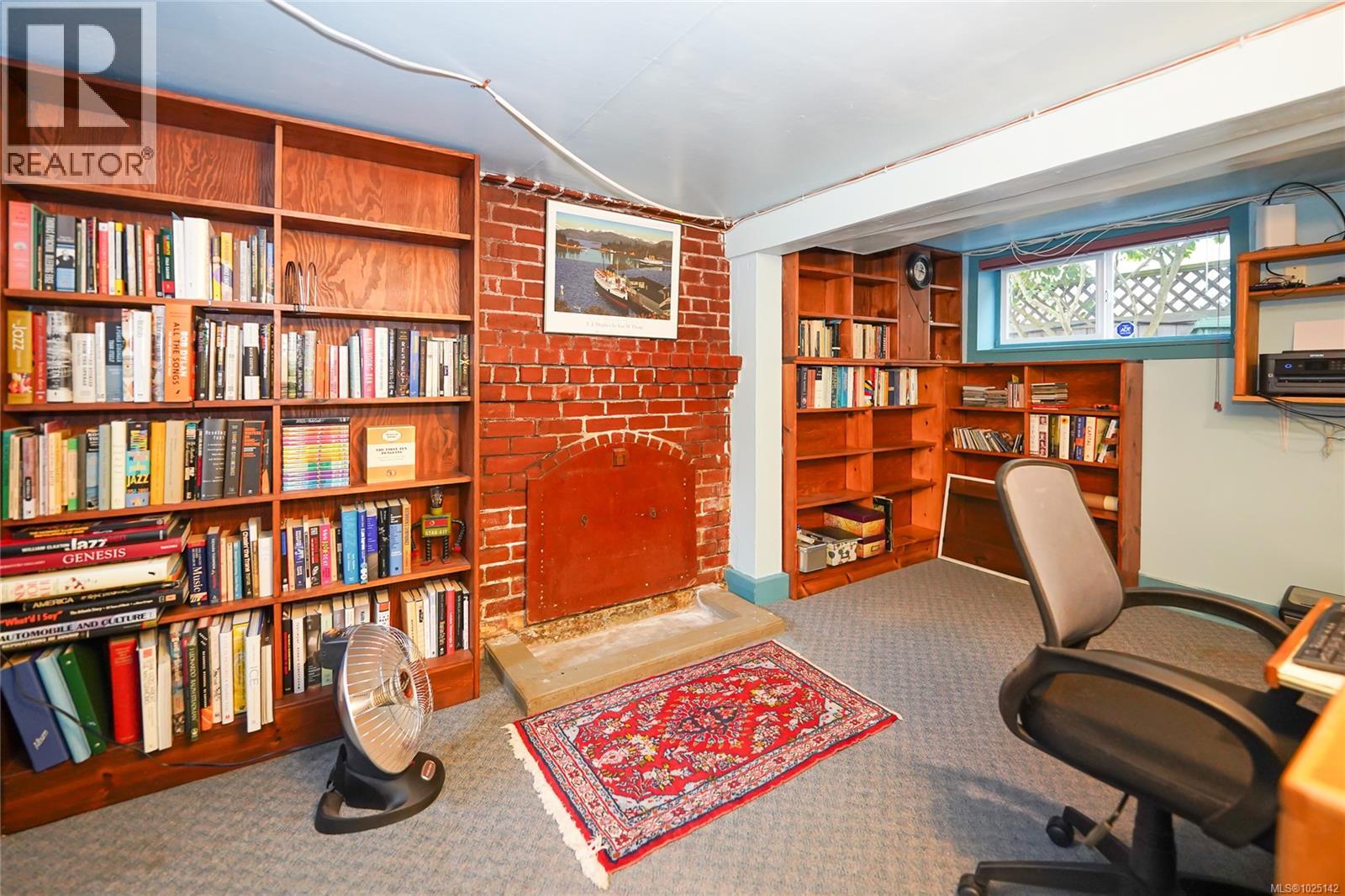  1166 Burdett Avenue, Victoria