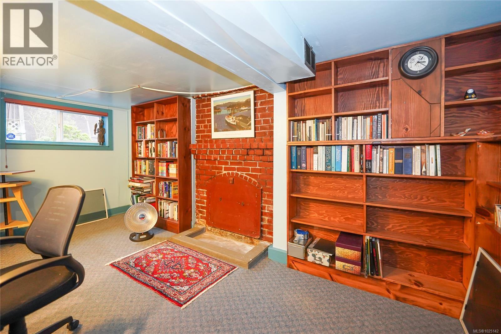  1166 Burdett Avenue, Victoria