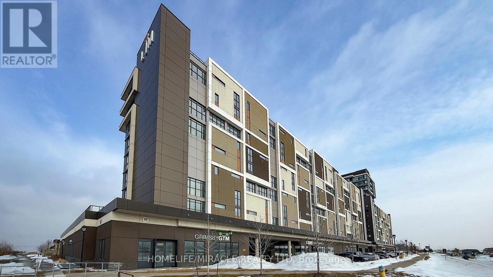 560 North service Unit 607 photo 3