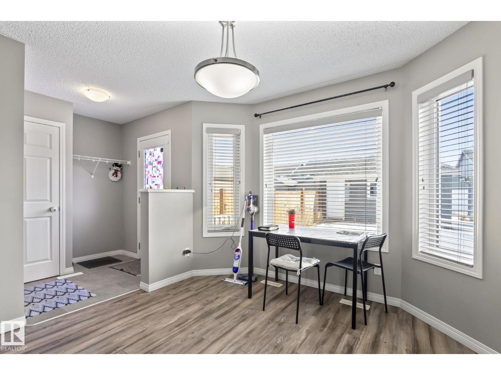 3221 CHERRY CRES SW SW - 12