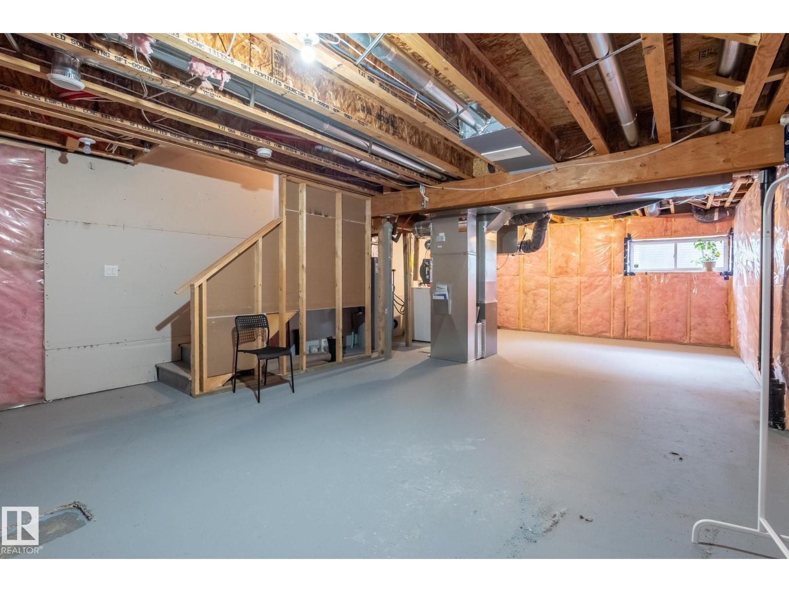 3221 CHERRY CRES SW SW - 23